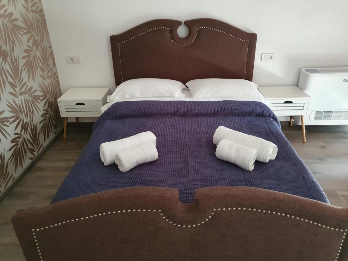 Hill House Hotell Drobeta Turnu Severin Exteriör bild