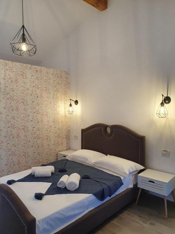 Hill House Hotell Drobeta Turnu Severin Exteriör bild