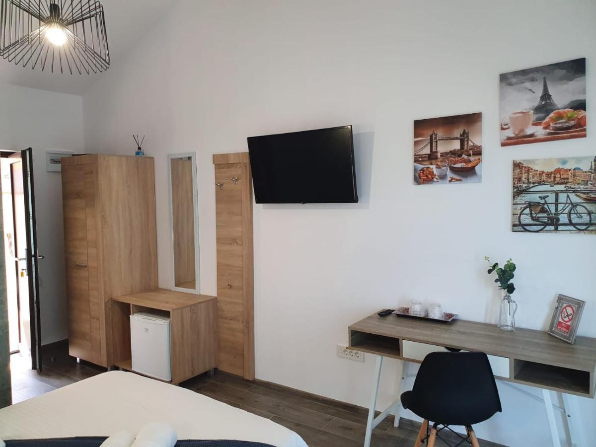 Hill House Hotell Drobeta Turnu Severin Exteriör bild